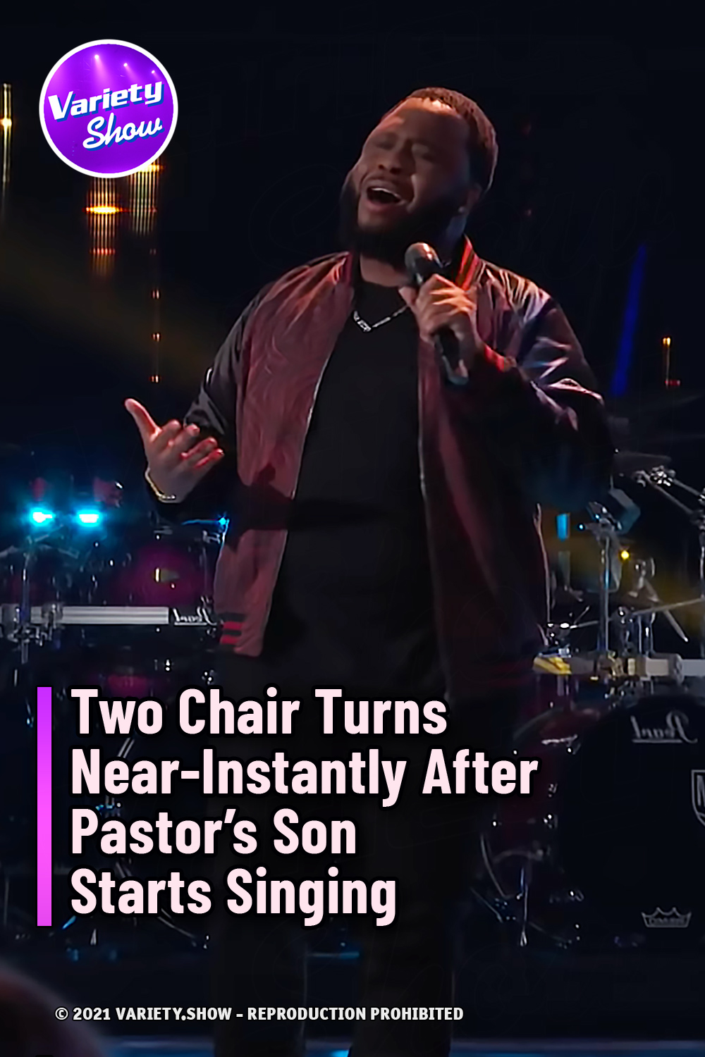 Two Chair Turns Near-Instantly After Pastor’s Son Starts Singing